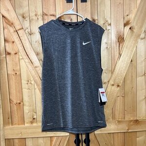Nike Men's Gray Sleeveless Tank Top